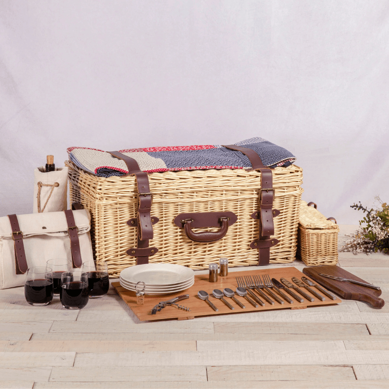 Picnic Time Charleston Picnic Basket, Light Willow - Closed view of picnic basket, with accessoraies